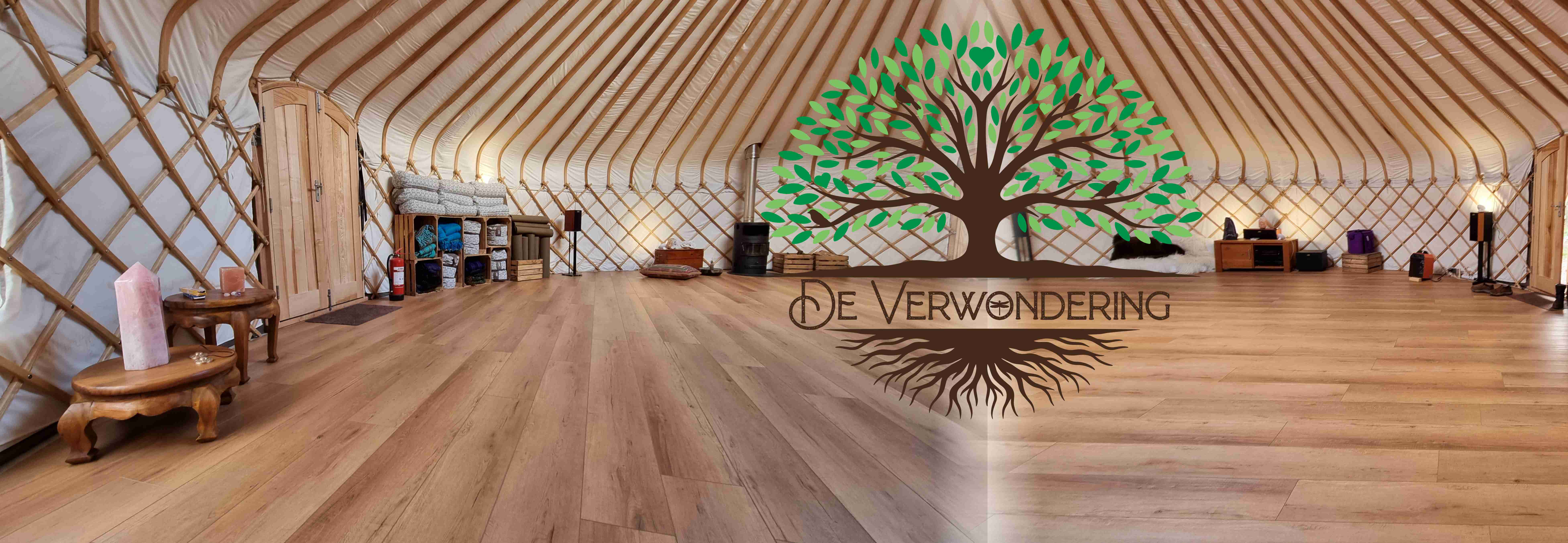 De-Verwondering-earth-yurt-binnen