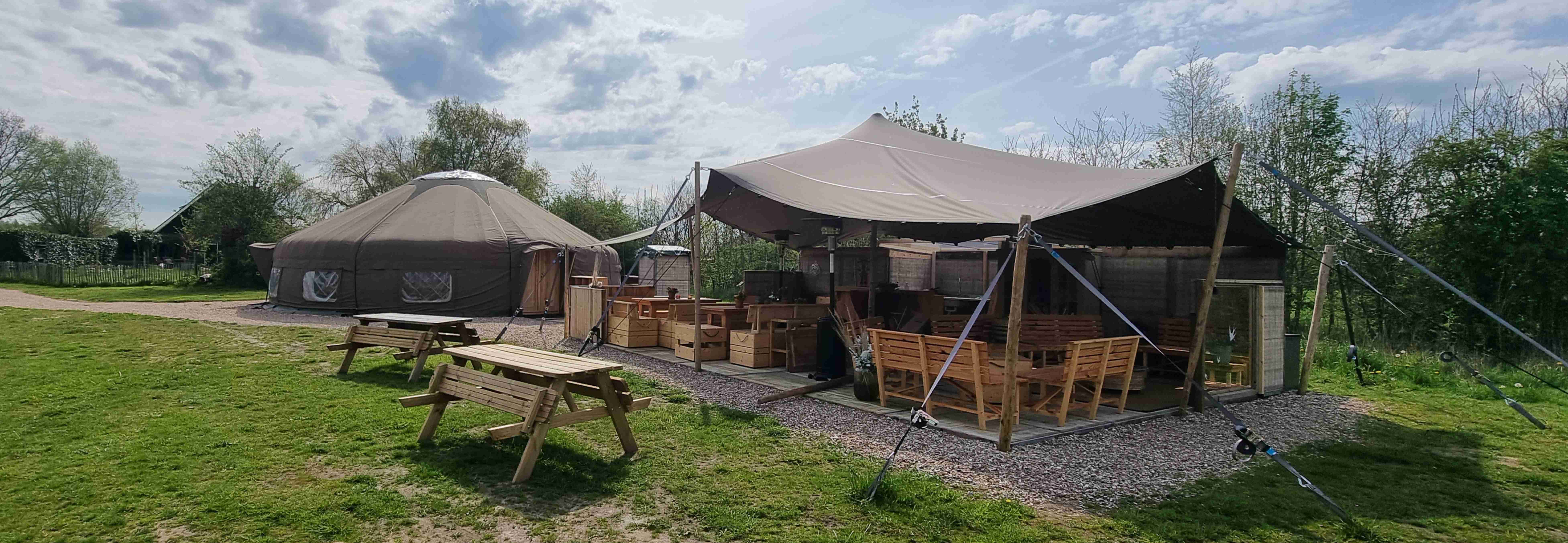 De-Verwondering-earth-yurt-terras-2